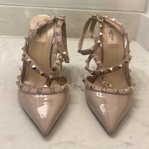 Valentino Garavani Patent Nappa Rockstud Ankle Strap 100mm Pumps 39.5 Poudre